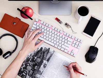 新手做自媒体选择什么领域好（适合新手做的3个自媒体领域）